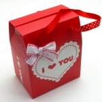Cadeautasje, rood/wit, hart, dik, hengsels, ZH06-04 (1 st.) Cadeautasje, rood/wit, hart, dik, hengsels, ZH06-04 (1 st.)
