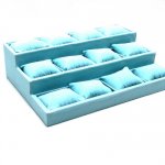 Displaydoos voor armbanden/horloges,velours, lichtblauw, 3 verdiepingen 12 kussentjes Displaydoos voor armbanden/horloges,velours, lichtblauw, 3 verdiepingen 12 kussentjes
